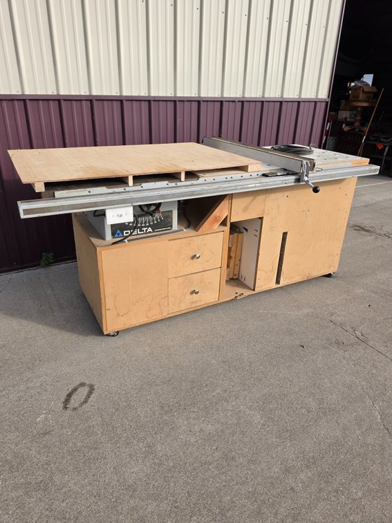 Delta table saw with work bench