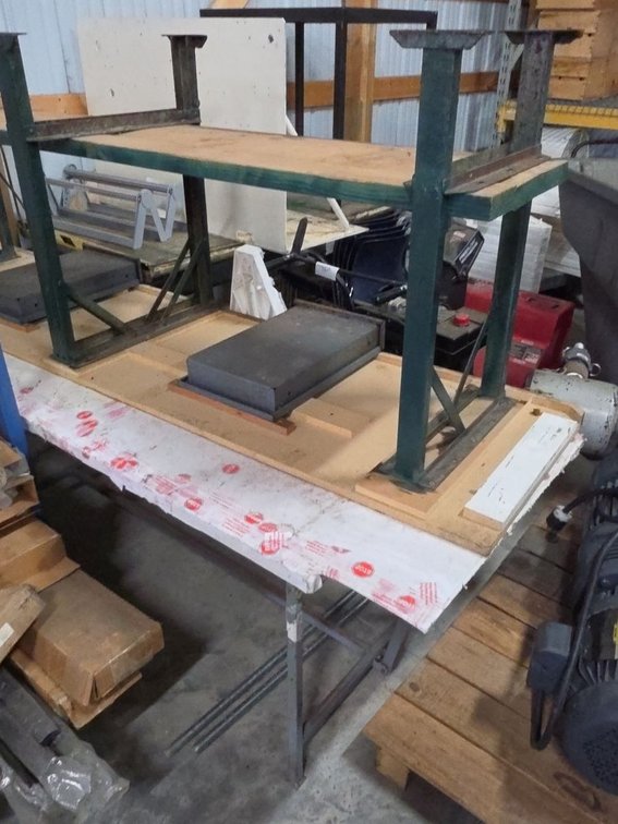 2 work benches/tables
