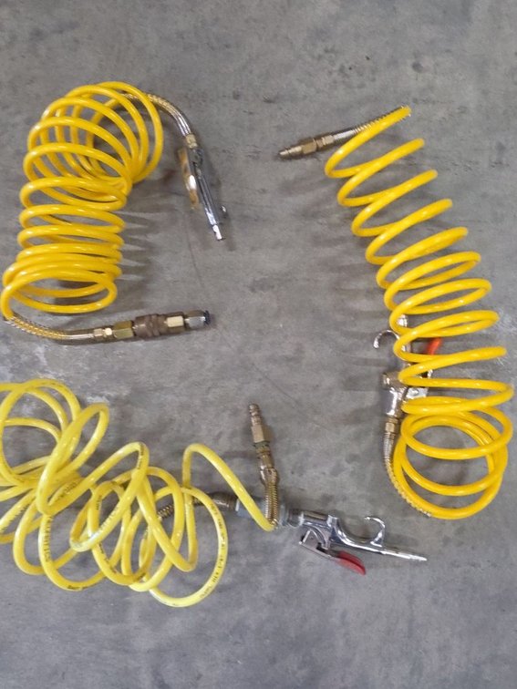 3 air hoses with nozzles