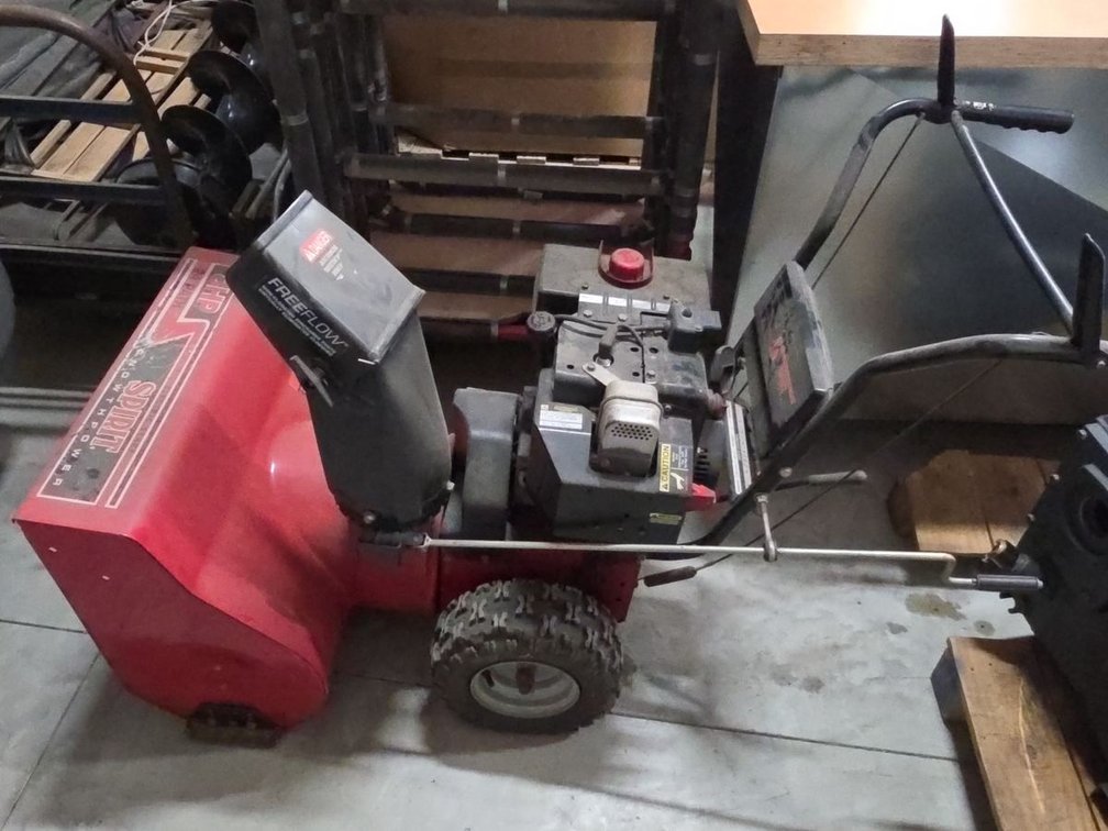 Spirit 8HP 24in Two-Stage Snowblower Tecumseh Engine Used