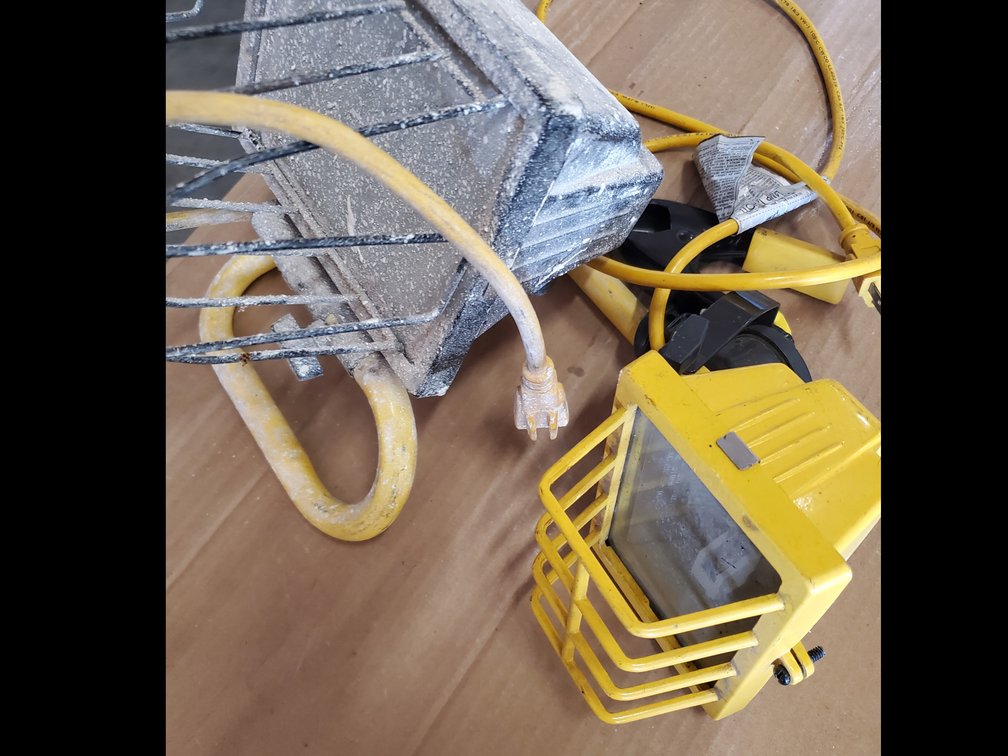 Lot 22: Work lights