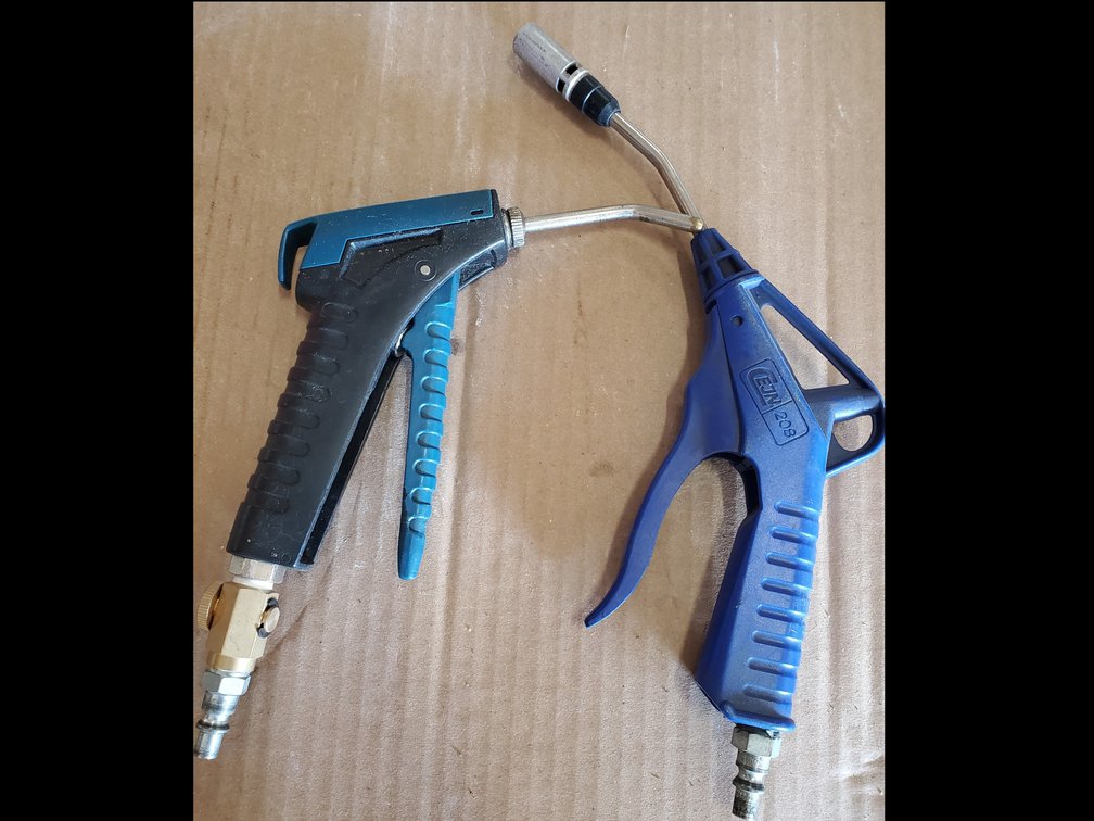 Lot 33: Blow guns