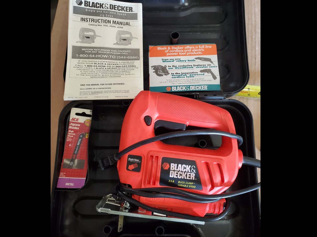 Lot 35: Black and decker jig saw 