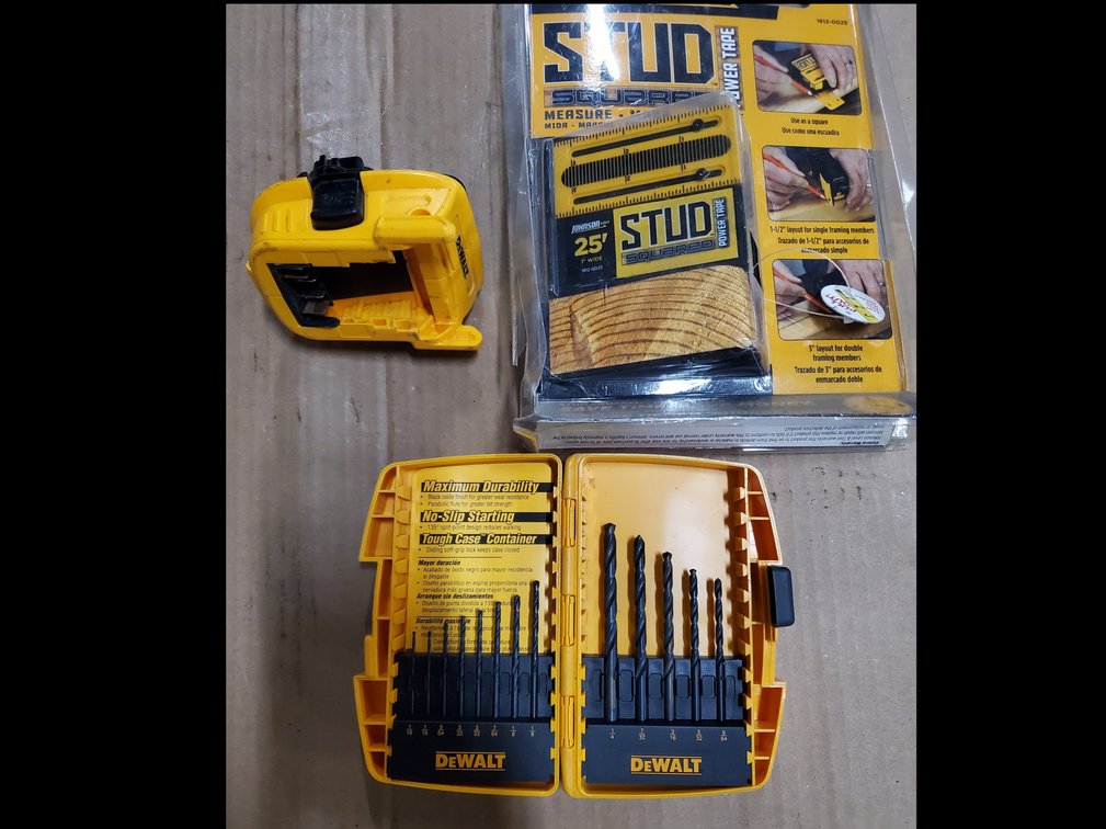Lot 41: Dewalt adapter,drill bits and tape measure 