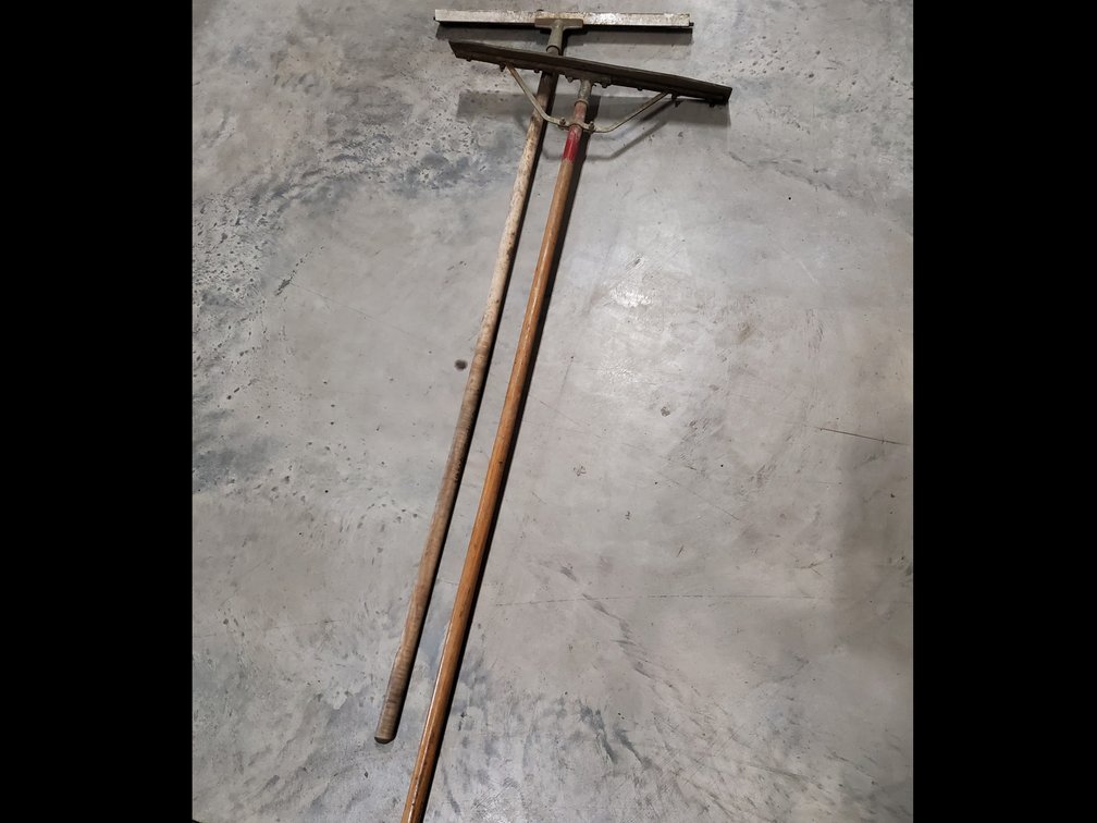 Lot 49: Rubber floor squeegees