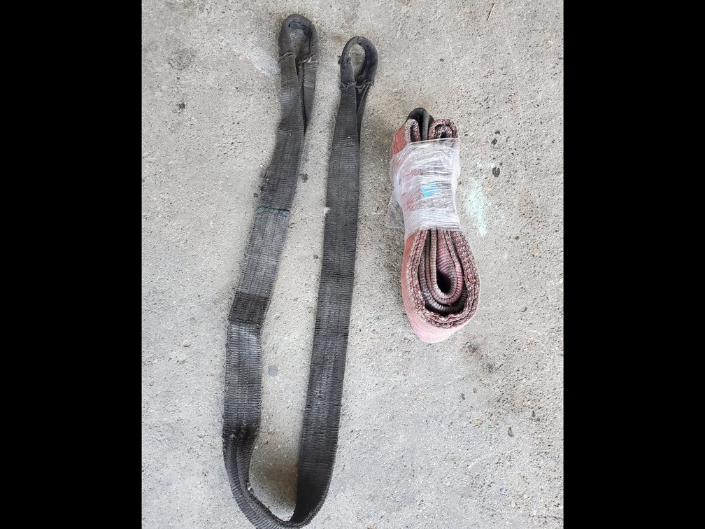 Lot 83: Lifting straps/slings