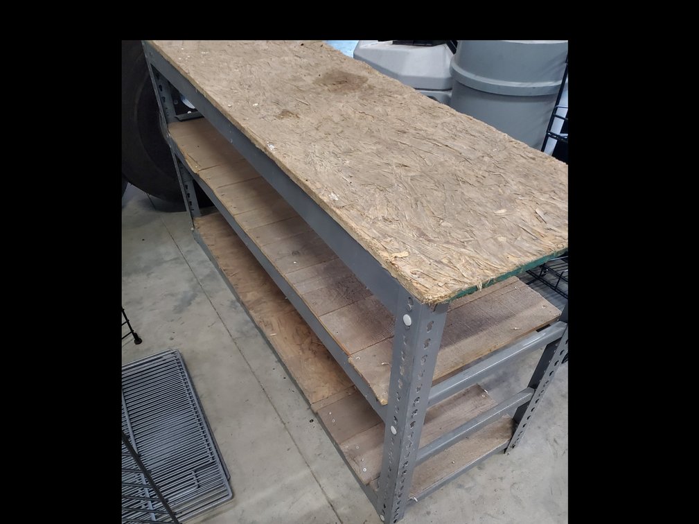 Lot 86: Shelving