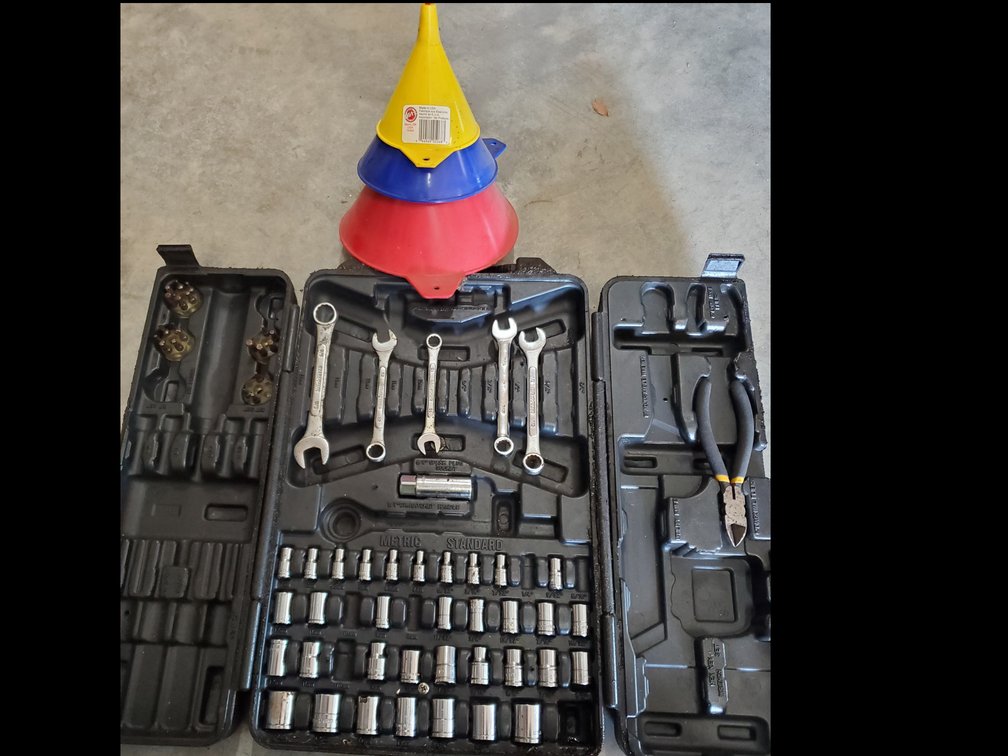 Lot 92: Tool set and new funnels