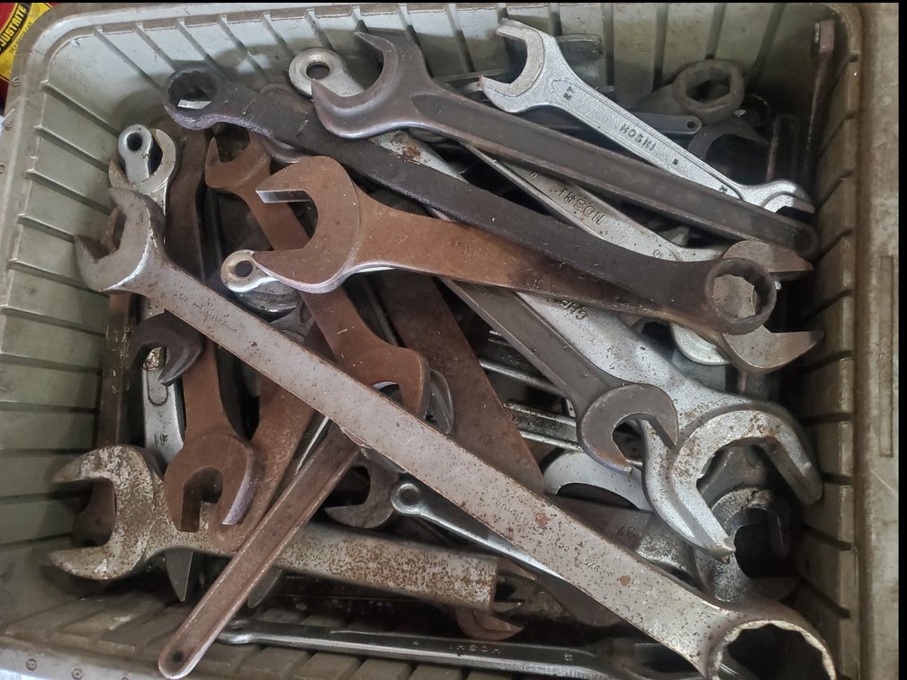 Lot 98: Machining wrenches/tools