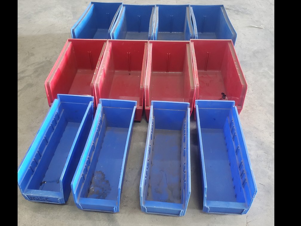 Lot 108: Organizer trays/bolt bins