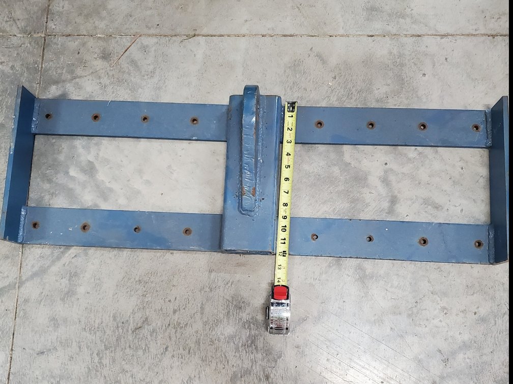 Lot 122: Metal bracket 