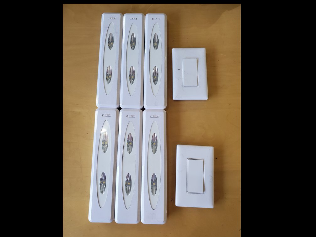 Lot 103: Wireless lights 