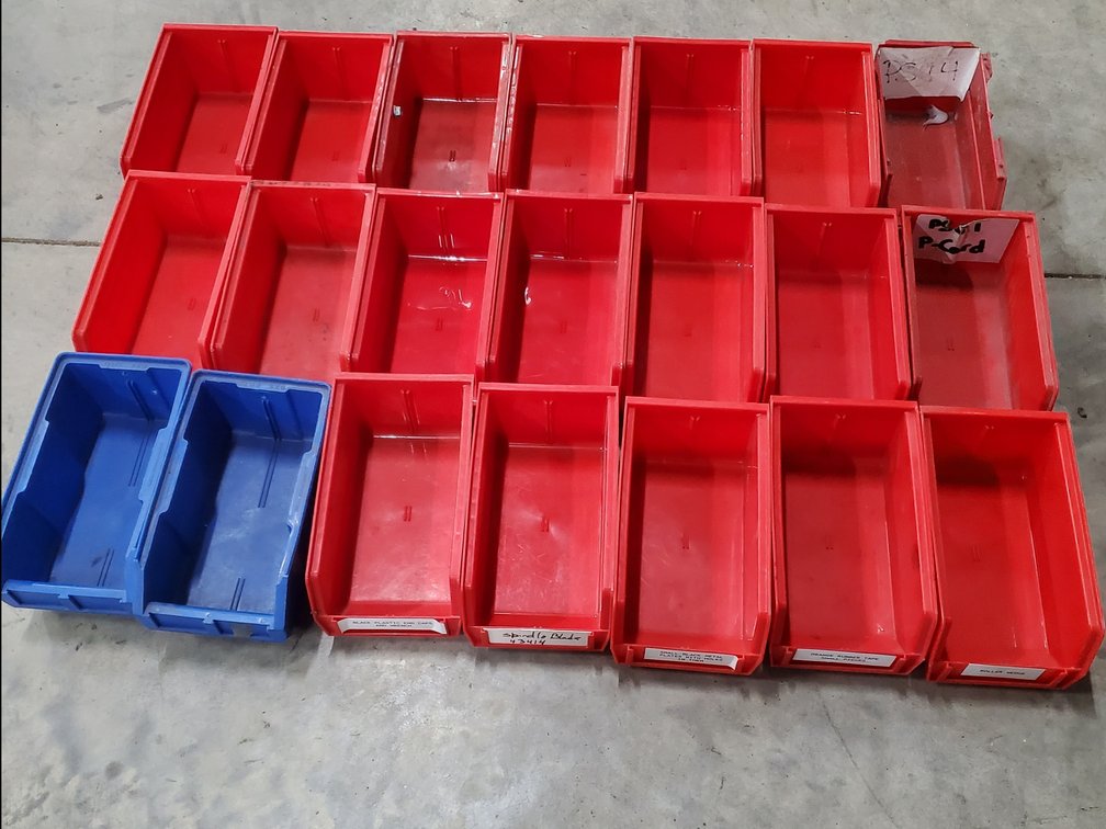 Lot 128: Poly organizers/bolt bins