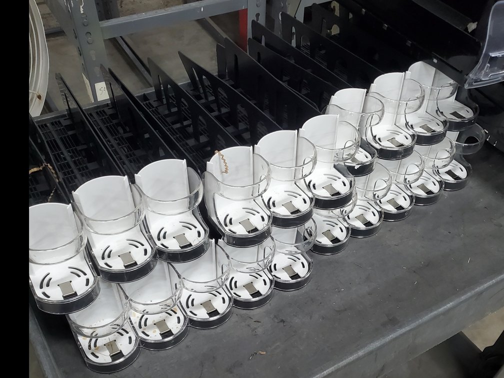 Lot 131: Dispensers/spring pushed
