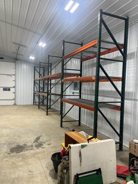 Lot 76: Pallet racking