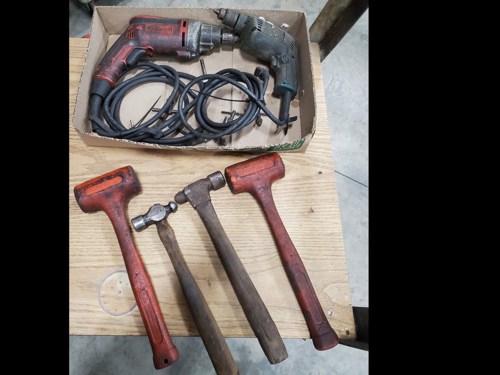 Lot 18: Hammers and drills 