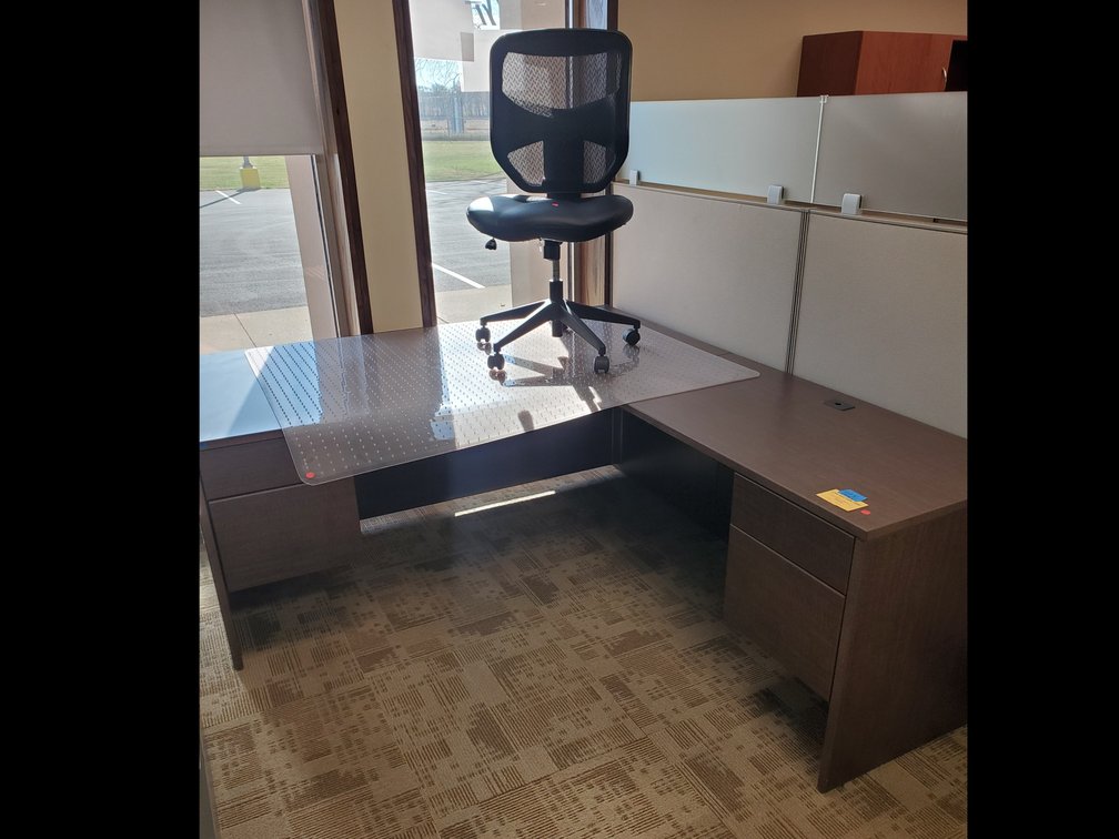 Lot 5: Office Desk with Chair 