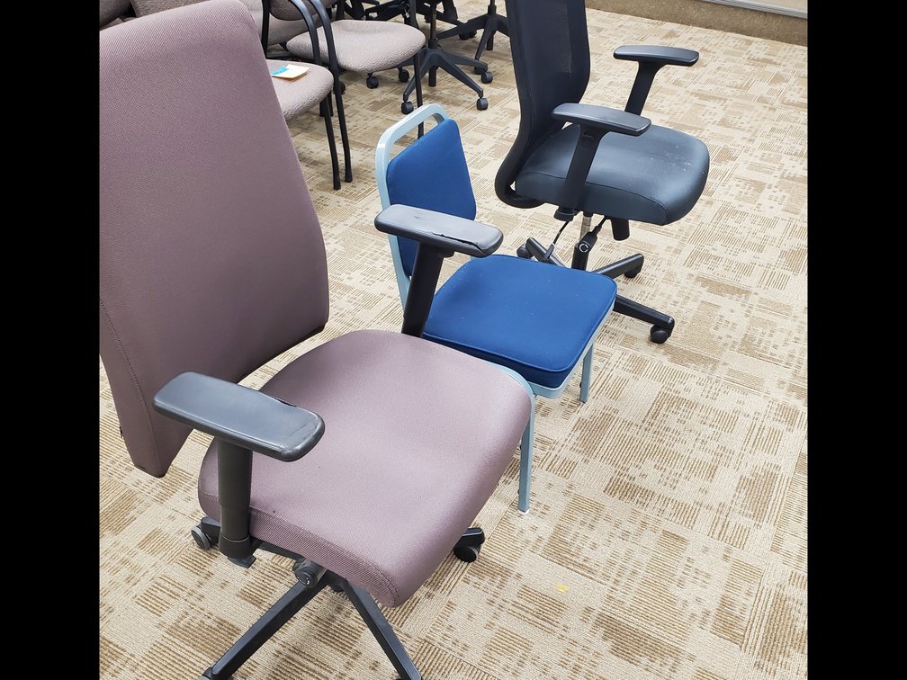 Lot 90: Misc chairs