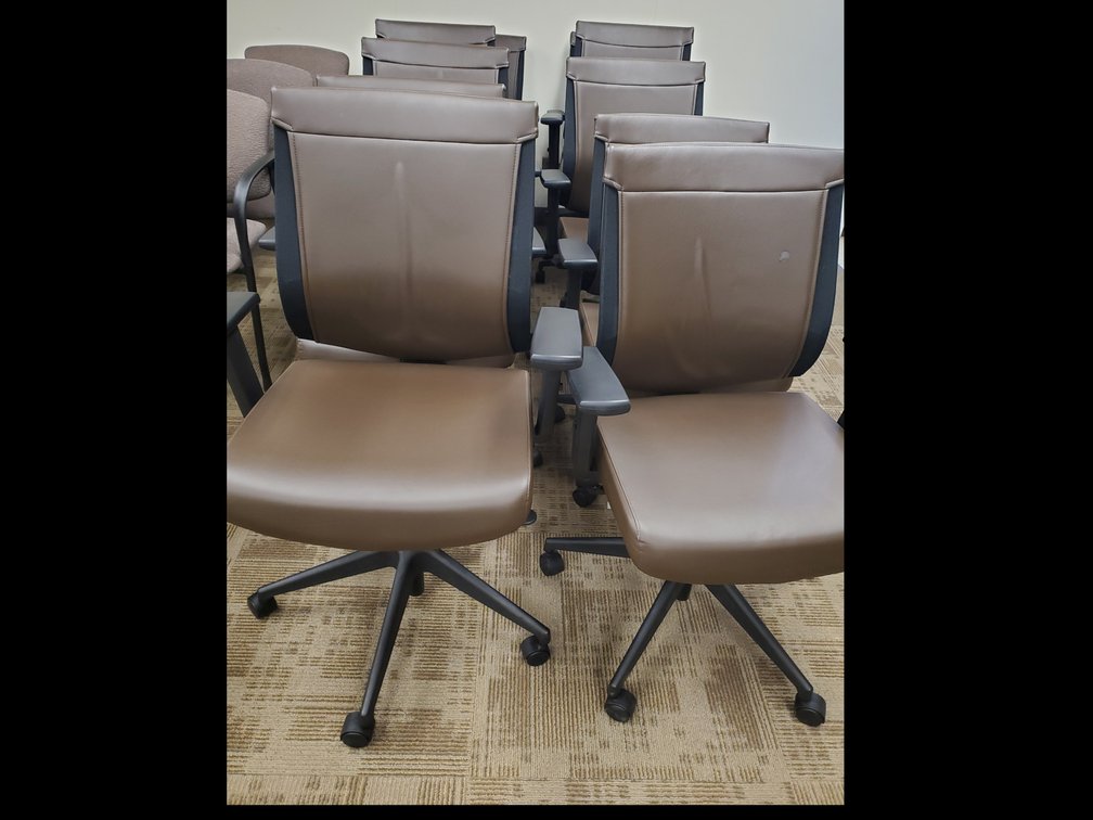 Lot 21: Vinyl Office Chairs