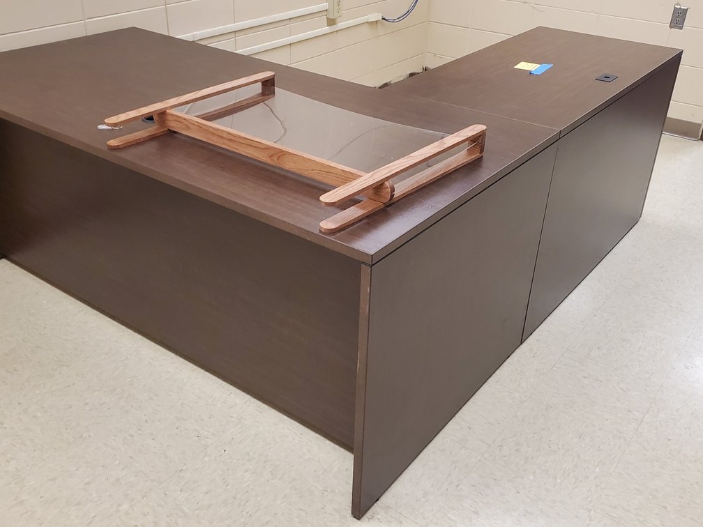 Lot 104: Office desk 