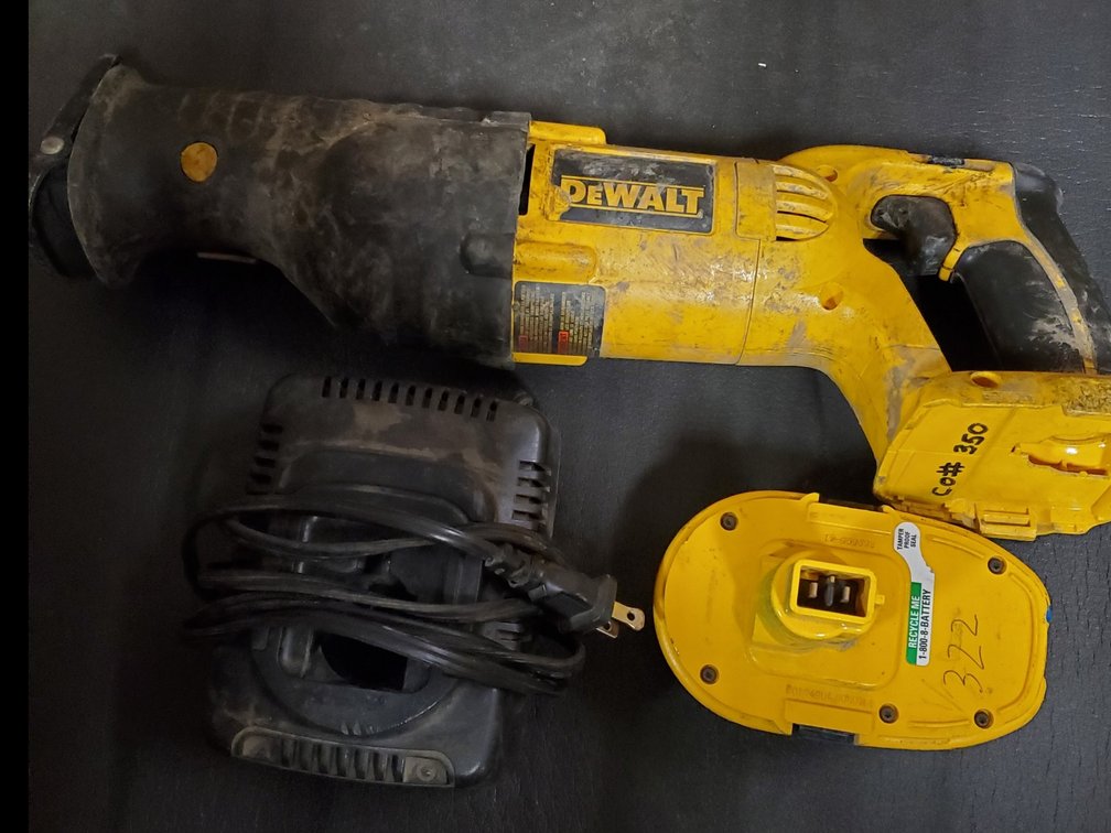 Lot 50: DeWALT 18v Sawzall