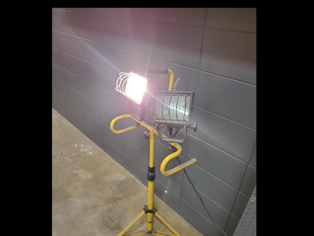 Lot 40: Work Lights