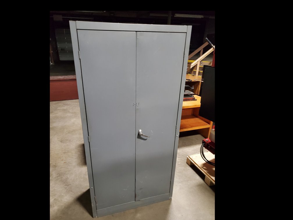 Lot 76: Metal storage cabinet 