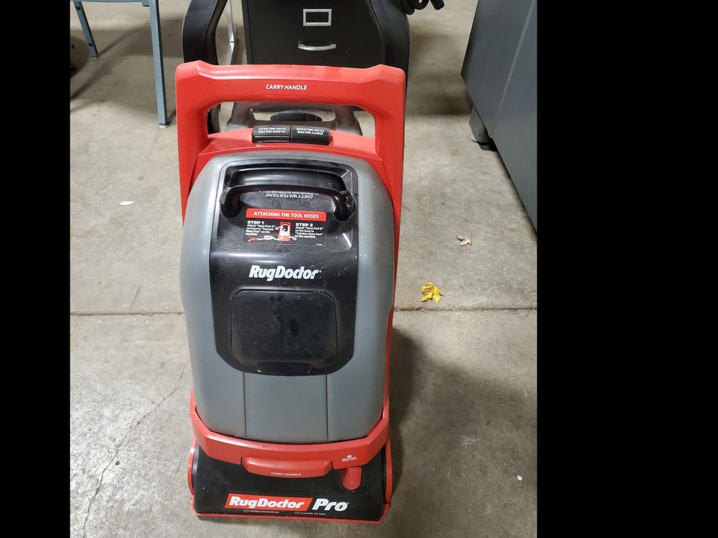 Lot 44: Rug Doctor Carpet Shampooing Vacuum 