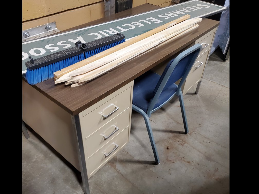 Lot 119: Shop desk with chair and contents