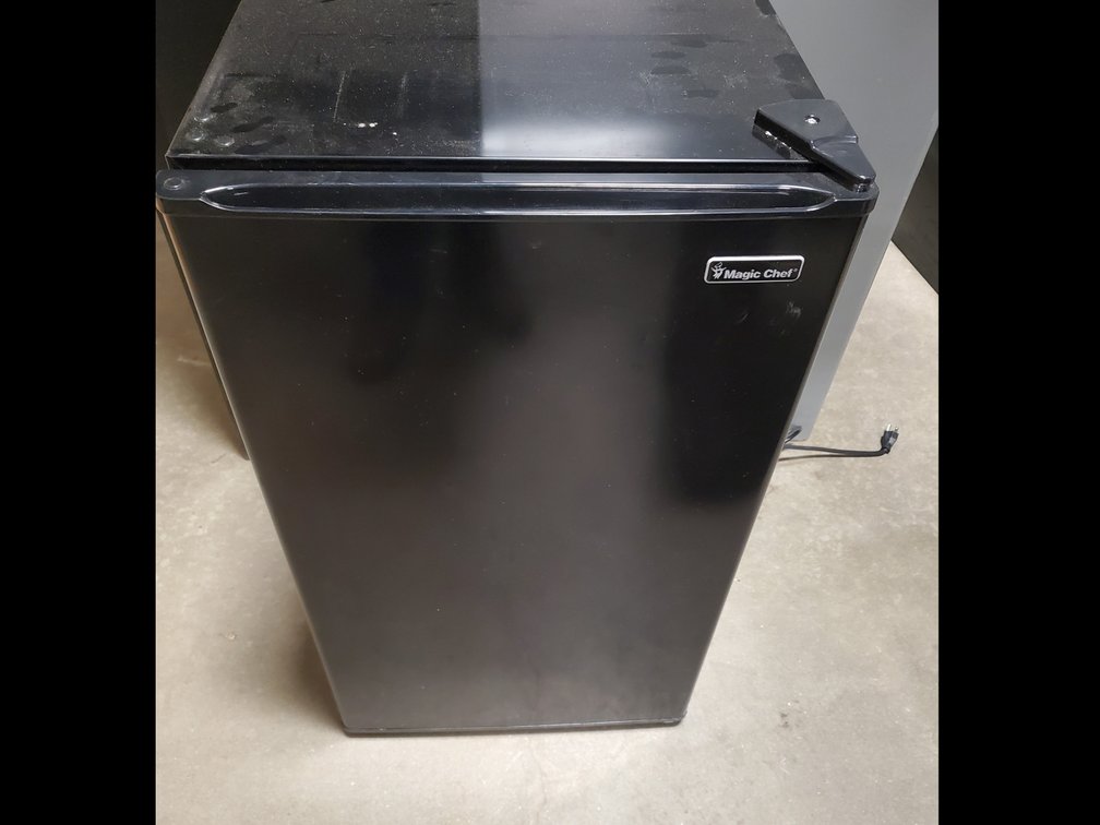 Lot 73: Mini fridge