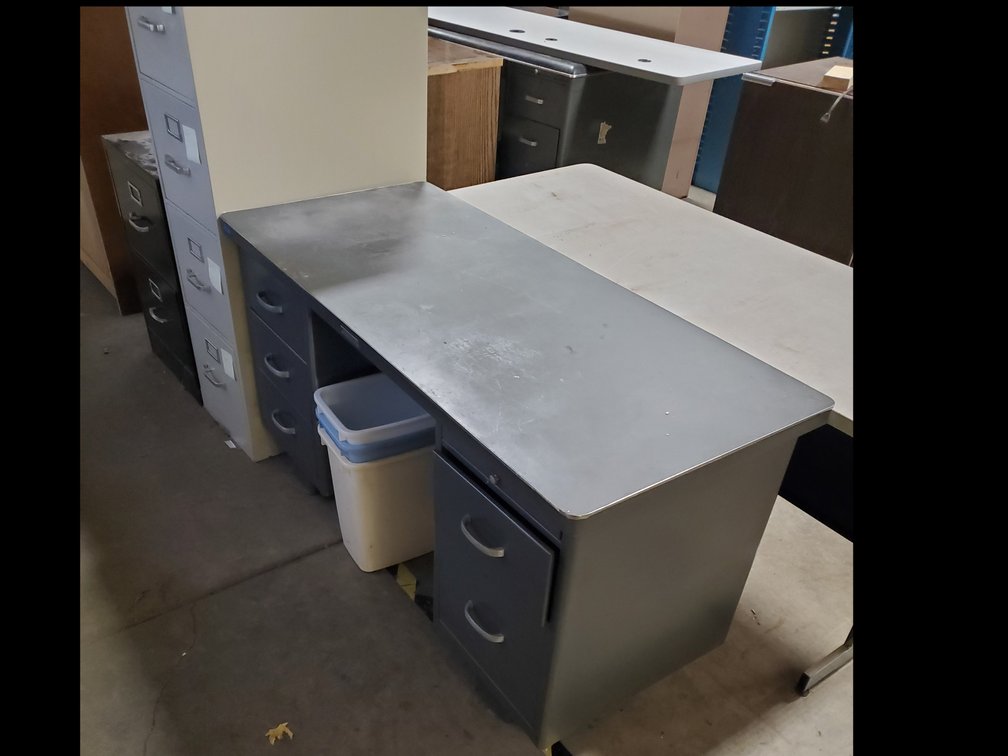Lot 130: Office items