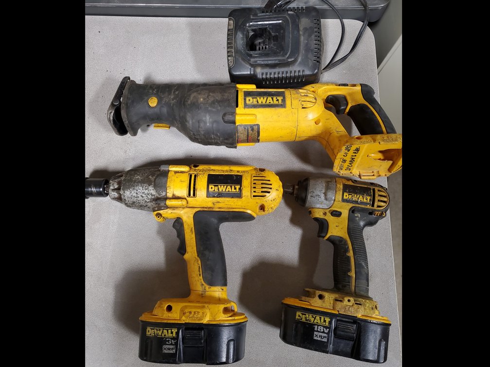 Lot 58: DeWALT 18 volt tools