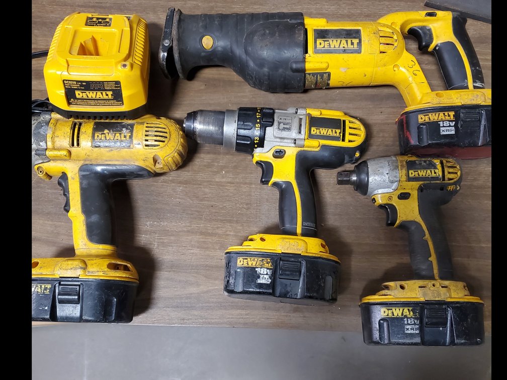 Lot 97: DeWALT 18v power tools
