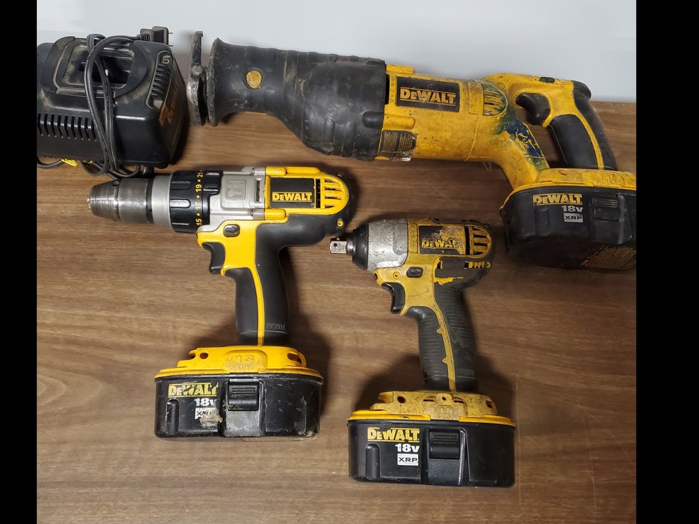 Lot 140: DeWALT 18v tools