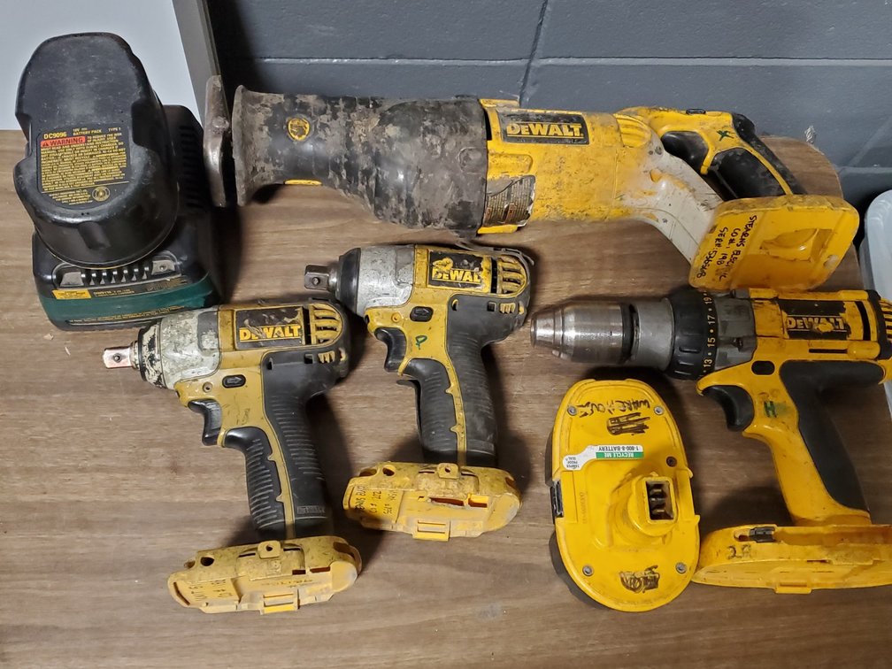 Lot 133: DeWALT 18v tools