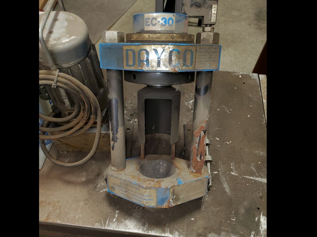 Lot 134: Dayco hydraulic hose crimper