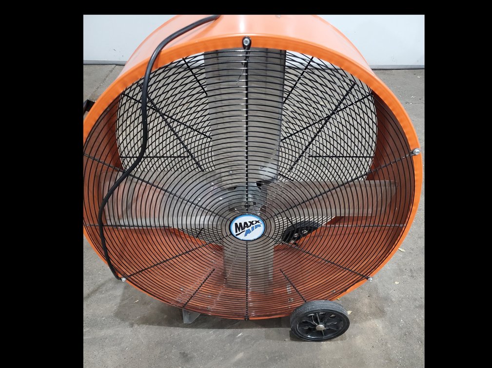 Lot 19: Maxx air fan 30 inch 2 speed