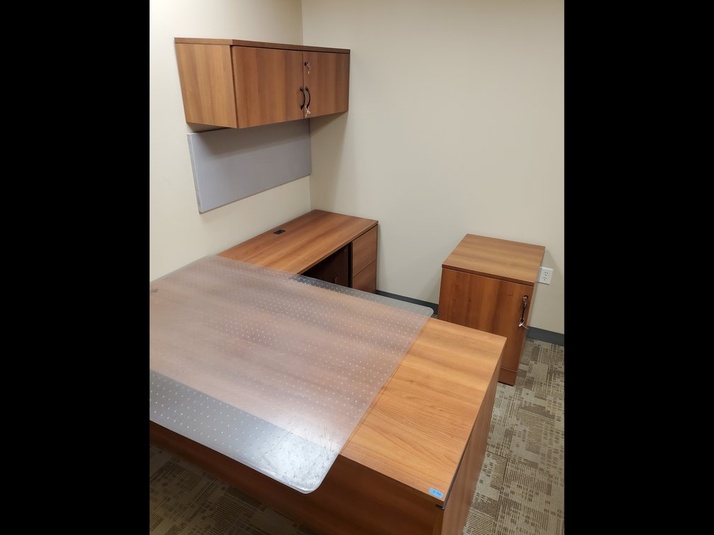 Lot 95: Contents of room