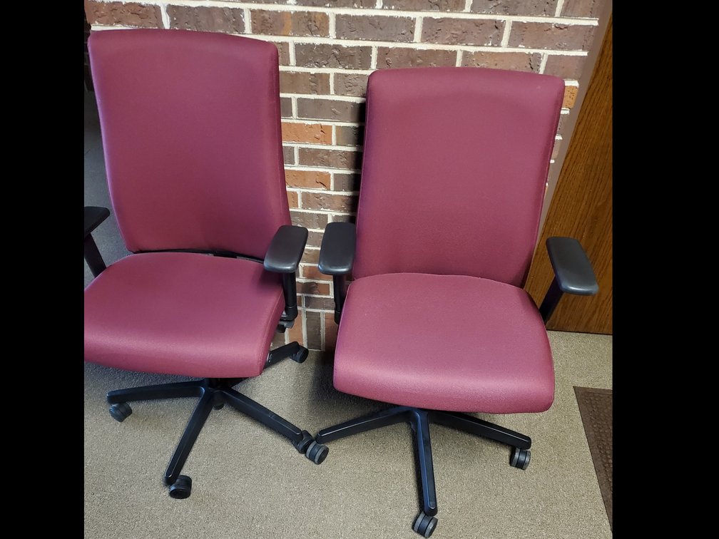 Lot 145: Office chairs 