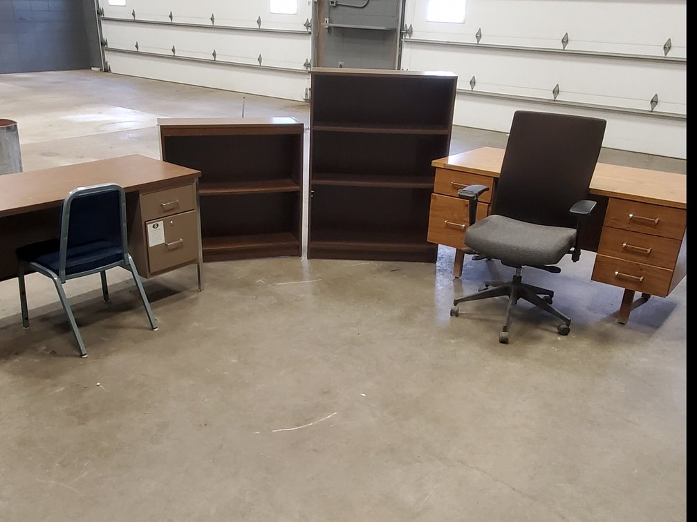 Lot 147: Desks and cabinets