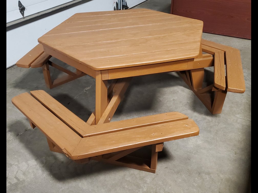 Lot 89: Picnic table 