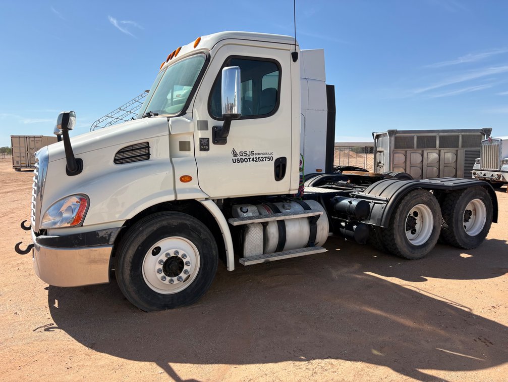 2013 Freightliner Cascadia 113 Truck