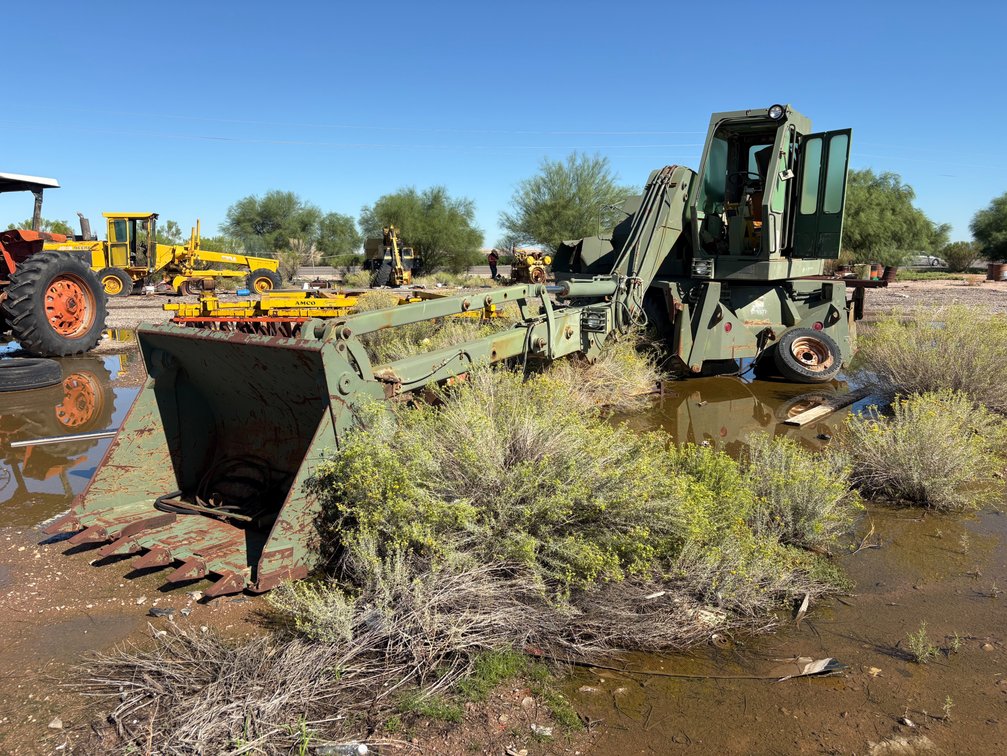 Military Wheeled Excavator