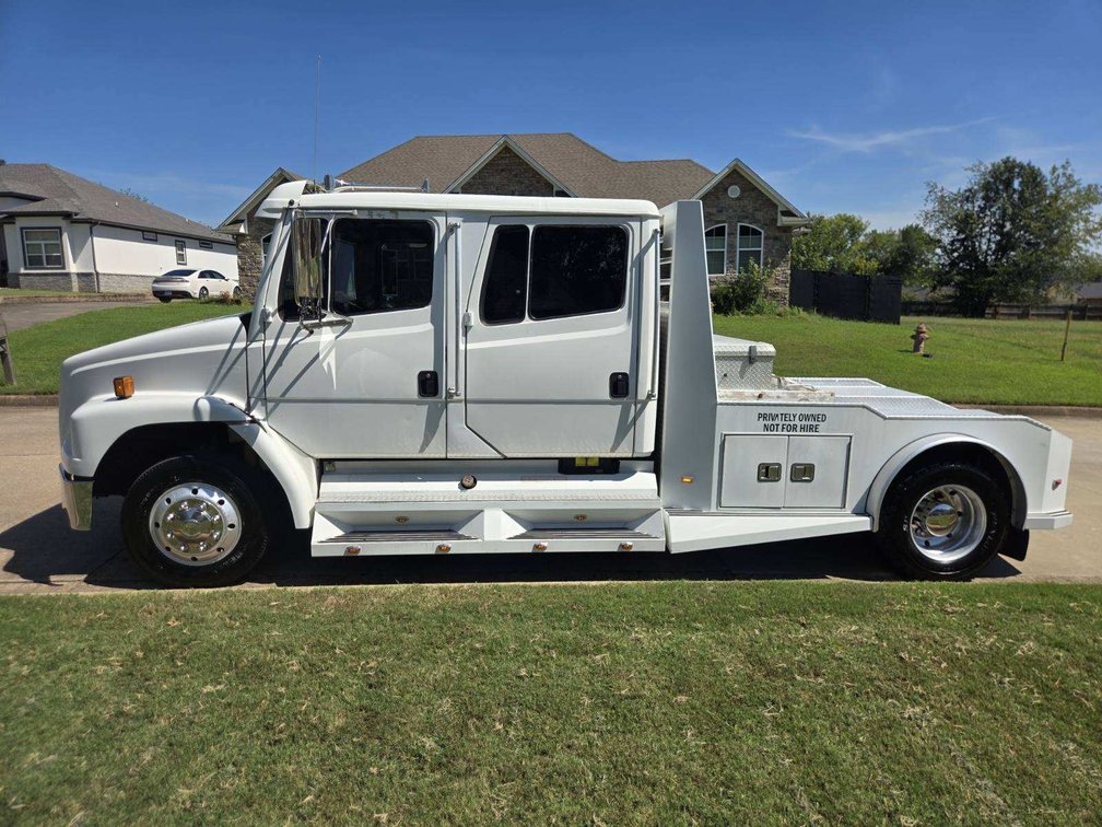 1999  Frieghtliner FL60 Sport Chassis