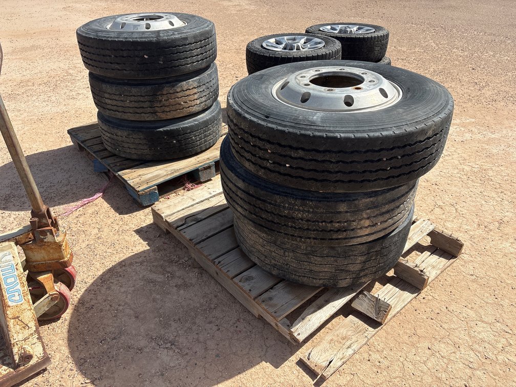 6 - 285/70R19.5 Tires