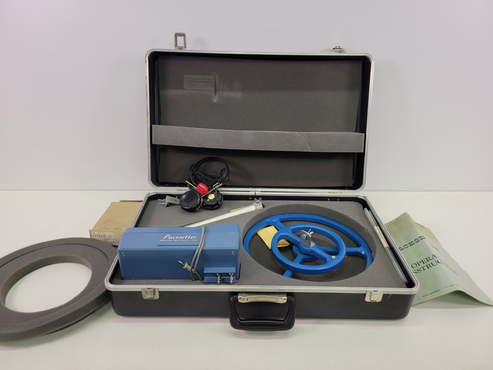Vintage Pacesetter Metal Detector in Case