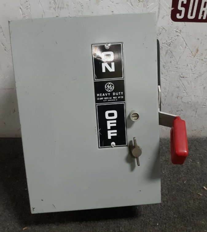 New General Electric Safety Disconnect Switch (30A,600V, 3-Pole)