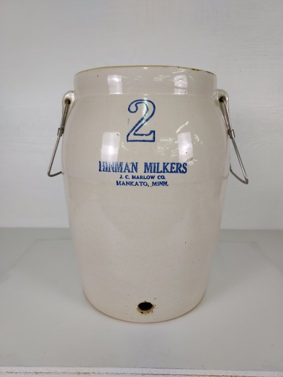 2 Gallon Solution Dispenser - Hinman Milkers JC Marlow Co. Mankato, MINN