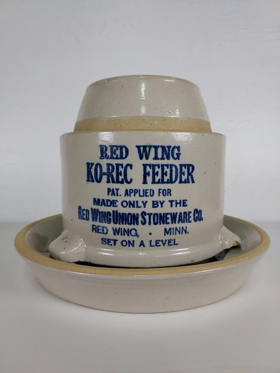 Half Gallon Squat Style Ko-Rec Feeder with Base
