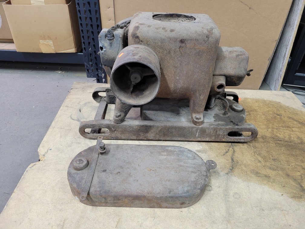 ca. 1935 IH Hit & Miss Engine - Low Serial Number!